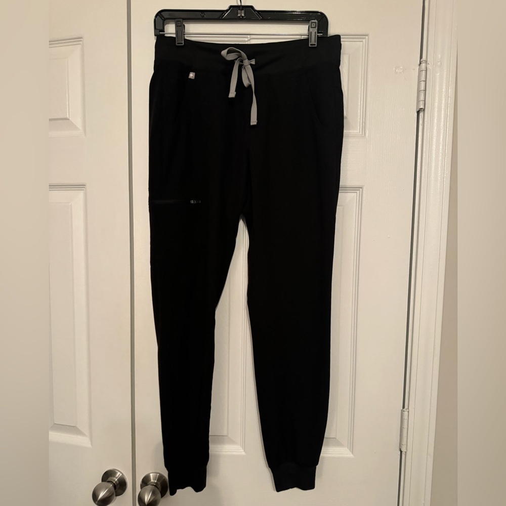 Figs S Black jogger pant.